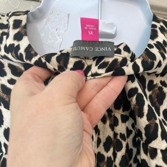 Vince Camuto leopard print blouse #leopardprintn XS - Picture 3 of 4